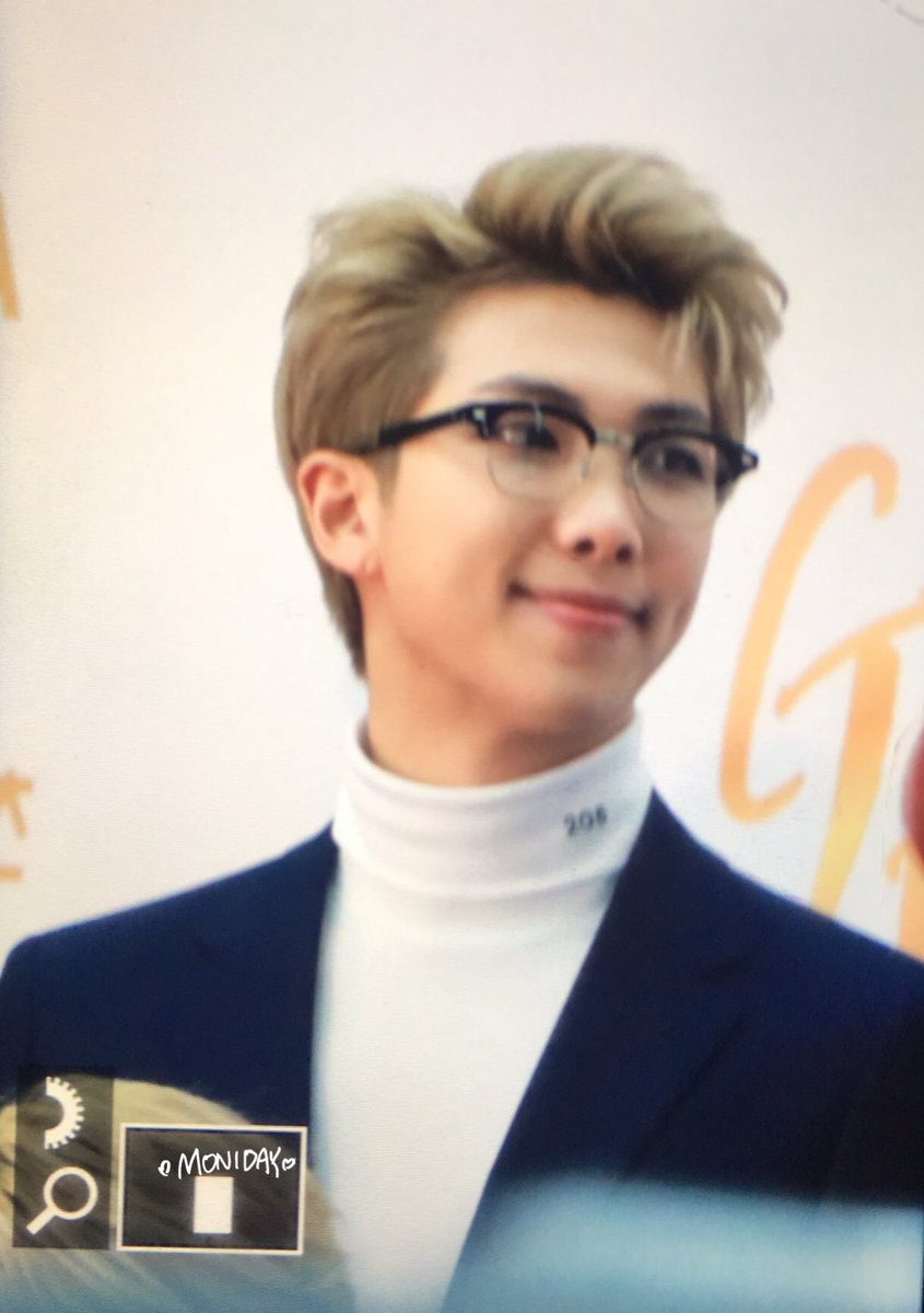 몬이데이*･ tweet media