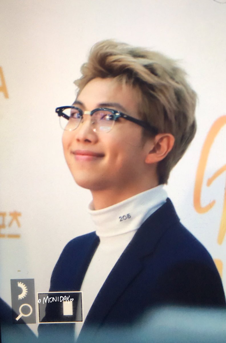 몬이데이*･ tweet media