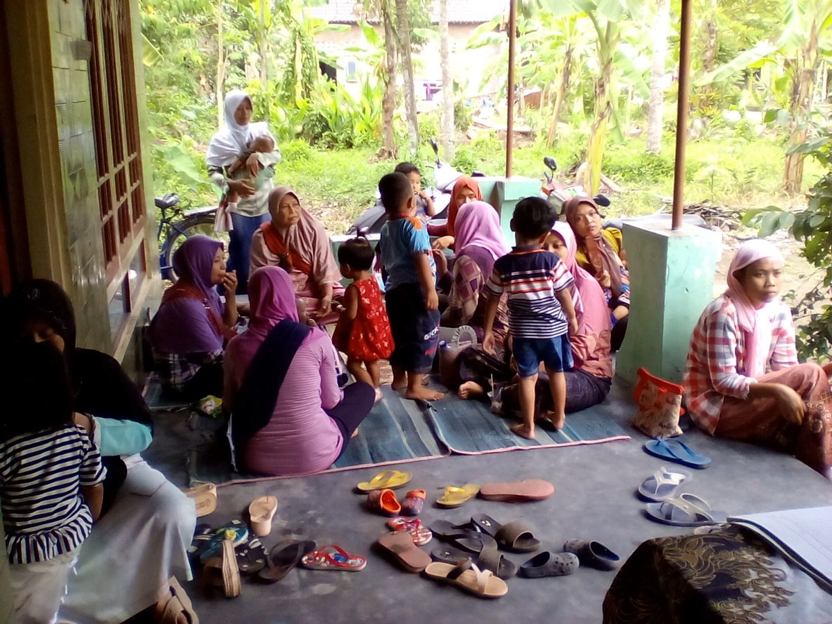 ummi_sayyidah's tweet photo. Pendampingn keg posyandu Flamboyan Ds Tunglur, Badas, Kediri
#baktipendampingdesa 
#ManfaatDanaDesa
#KabKediri 
#PropJatim 
@jokowi 
@EkoSandjojo 
@taufikmadjid71 
@anwsanusi 
@fachrilabalado 
@DewantoAndry 
@tppindonesia 
@kpw4jatim https://t.co/LmuDcyRALA