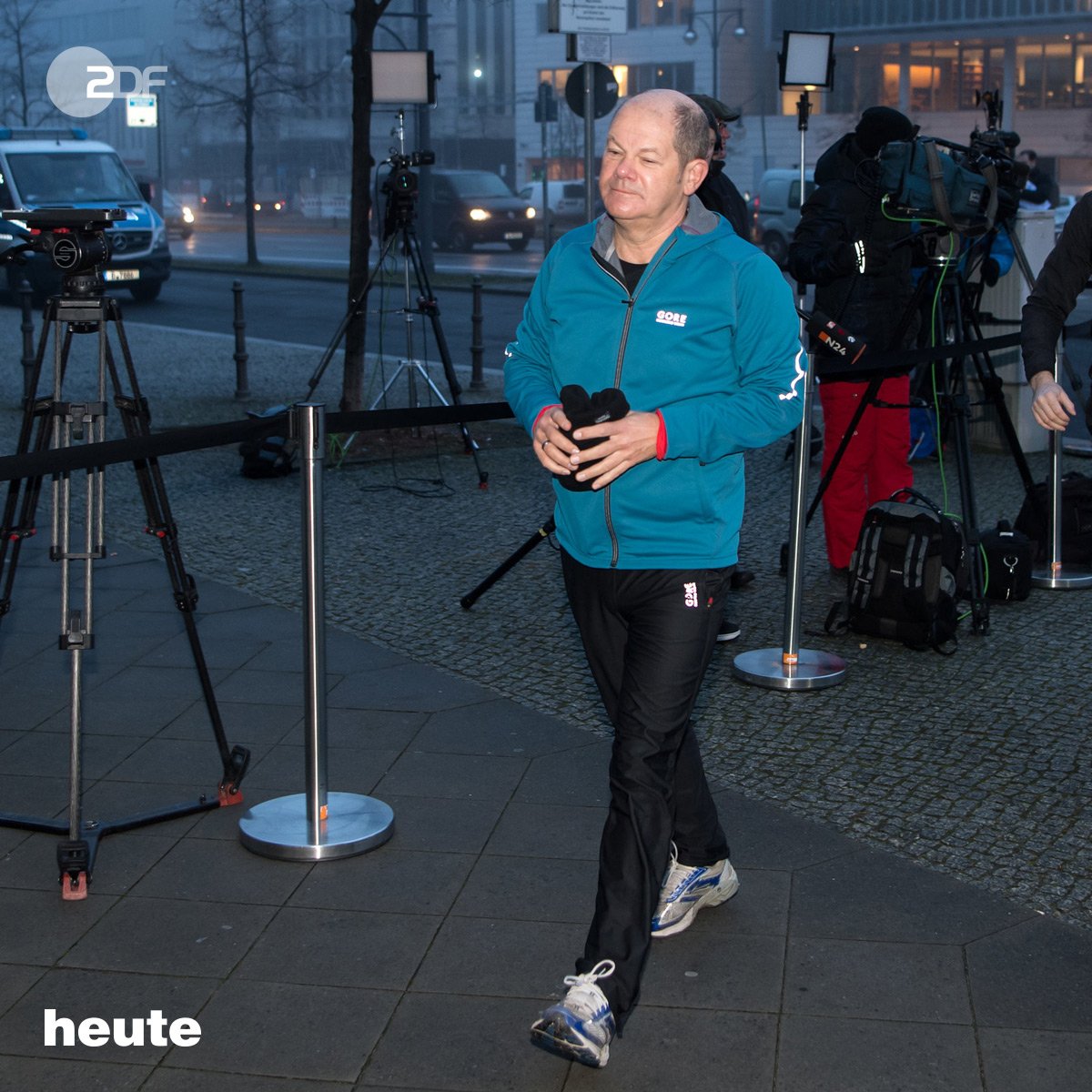 Endspurt oder Marathon? Hamburgs Erster Bürgermeister Olaf Scholz (SPD)  kam heute Morgen im Sportoutfit zu den Sondierungsgesprächen in die  CDU-Zentrale.