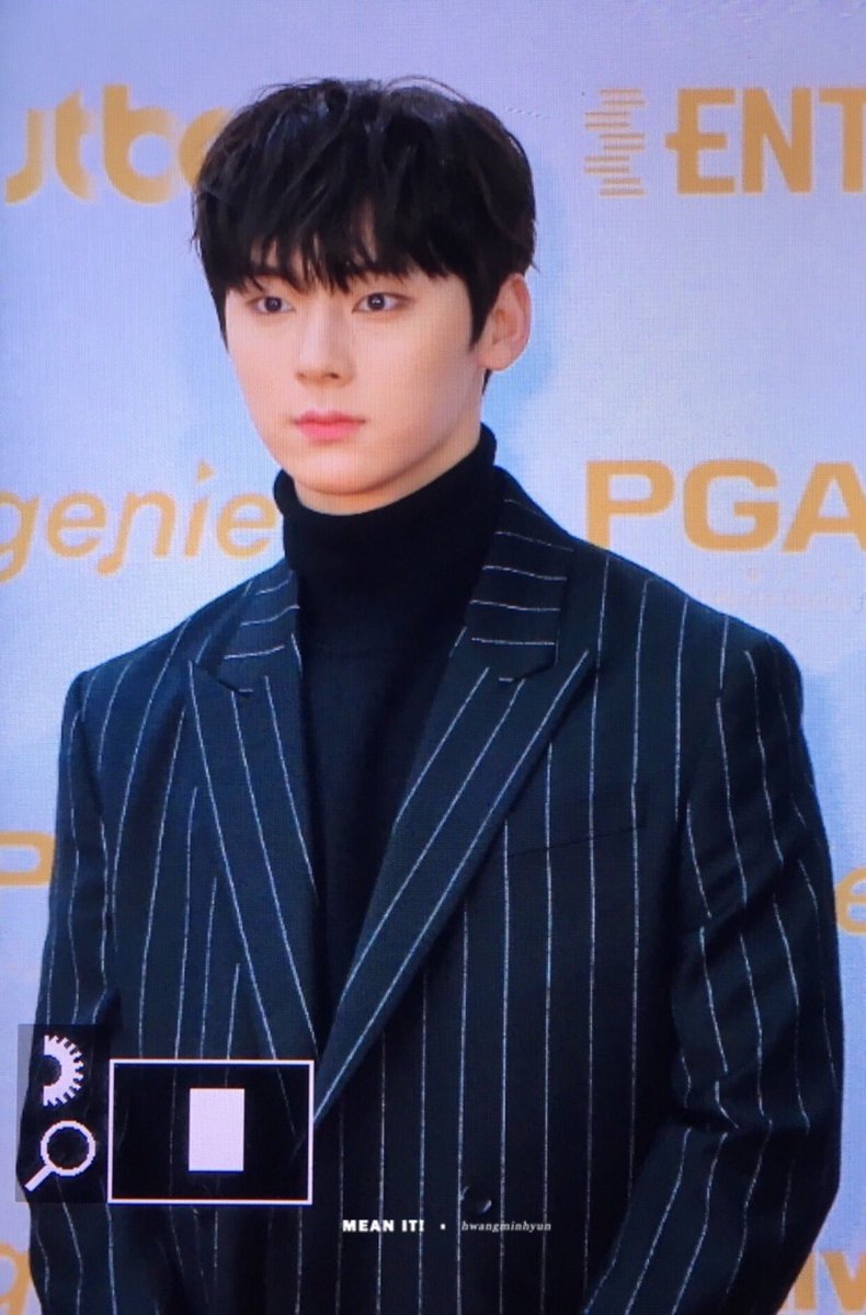 meanit_mh's tweet photo. 180110 골든디스크 포토월 #워너원 #wannaone #황민현 #Minhyun ❤️❤️ https://t.co/P00u970YYA