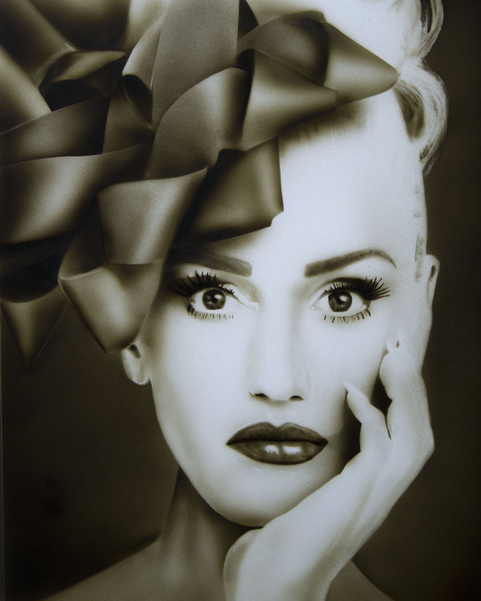 JamieAASinclair's tweet photo. Latest airbrush painting of @gwenstefani This was done on Yupo paper with Createx Illustration paints and is A4 size. Really enjoyed doing this one.  see more on my website https://t.co/7Z5H6ZsFCS #painting #createx #gwenstefani #portraits #art https://t.co/wl6WG0M0TQ
