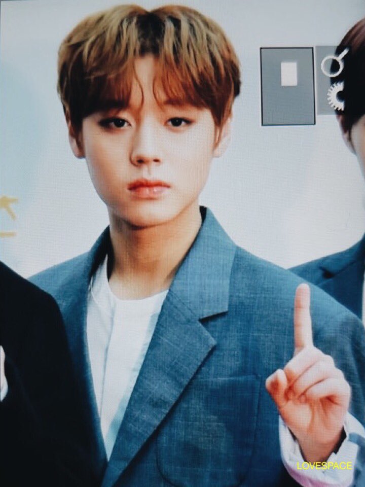 LOVESPACEXX's tweet photo. 180110 #박지훈 완댜님 안녕하새오😭🙇‍♀️ https://t.co/ZF24sxi4Le