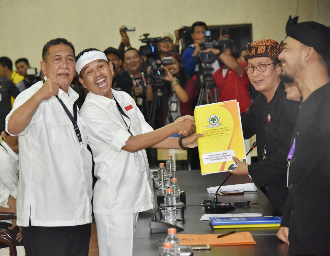 بِسْمِ اللهِ الرَّحْمنِ الرَّحِيمِ
Selasa 9 Januari 2018 kemarin, kami mendaftar ke KPU provinsi jawa barat untuk calon Gubernur dan calon wakil Gubernur provinsi jawa barat, periode 2018-2023..
Semoga di beri kelancaran dan kemudahan serta selalu dalam lindunganmu ya rabb😇