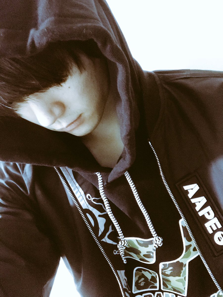 Ayu01126_'s tweet photo. フードかっこよすぎだろ…
ほんとに30代かよ… https://t.co/yTJ6jNO3tN