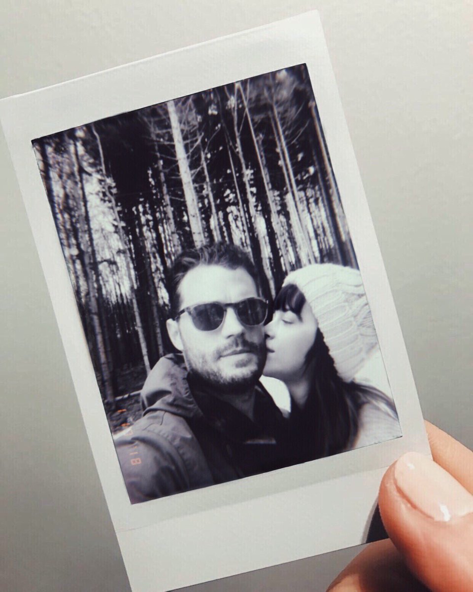 im_ana_steele's tweet photo. “We keep this love in a photograph...” ❄️ https://t.co/3XpqdJqsAI