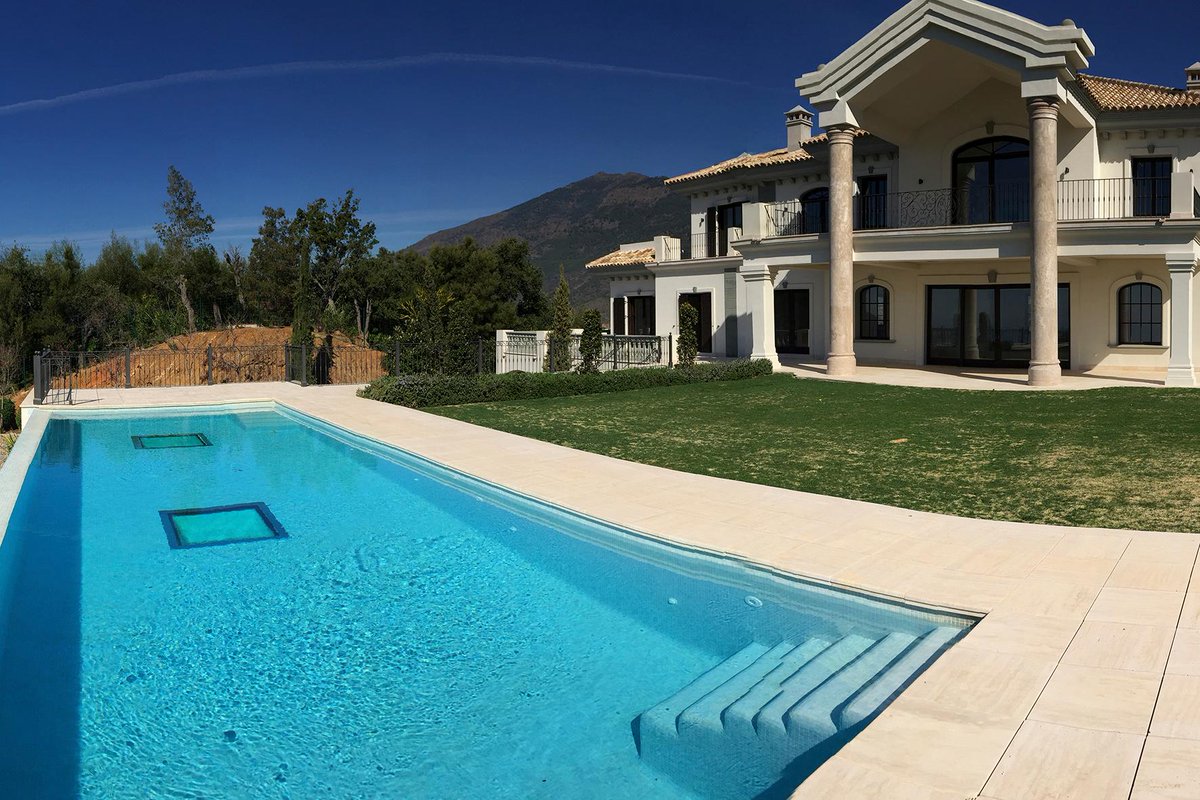 ig_lucena's tweet photo. Gran #reforma en esta bonita #villa situada en la Zagaleta una urbanización en el corazón de una de las áreas más bellas de la Costa del Sol, a tan sólo unos pocos kilómetros de #Marbella, una zona exclusiva 🏡 

#IGLucena #Construciones #Marbella #Refornas #Design #Love https://t.co/Eyc5jR4N2b