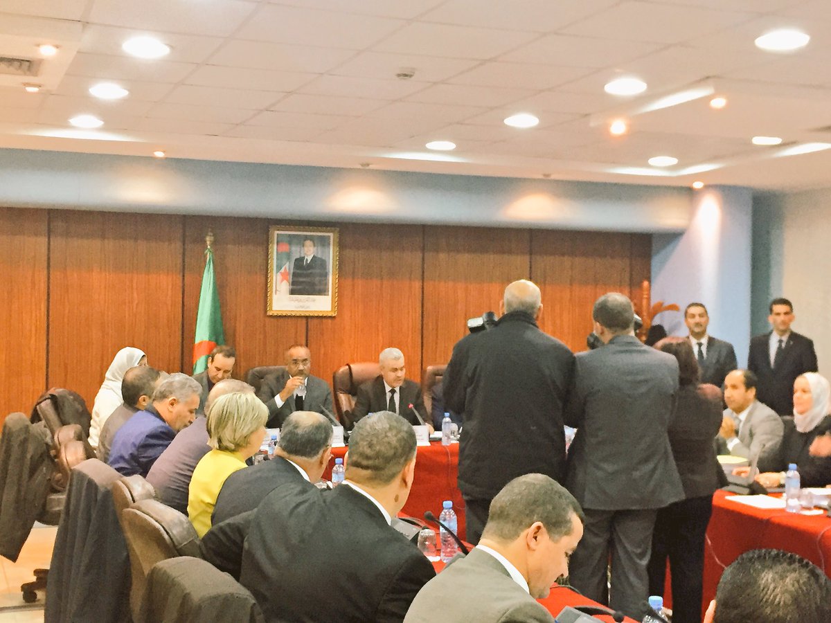 MICLT_dz's tweet photo. M. N. #Bedoui aborde en ce moment le projet de règlement de la #LF2015 à la commission des finances de l'assemblée populaire nationale #APN https://t.co/32w4y1oeH6
