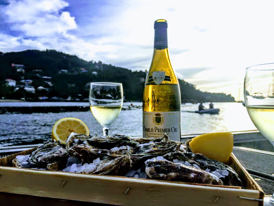 LamblinChablis's tweet photo. A toast to a new year! #chablis #lamblin #bourgogne #premiercru #wine #vin #wijn #wein #vinho https://t.co/gTy6G7okZW