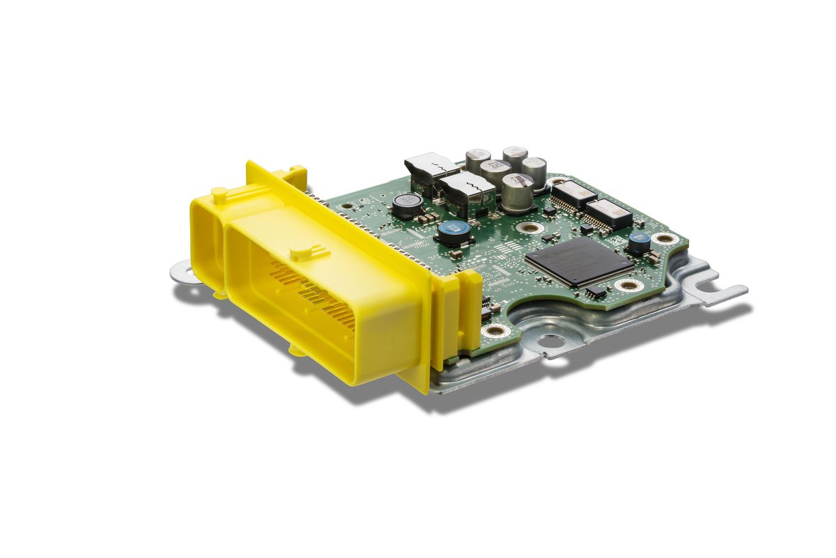 drive_automated's tweet photo. With the Safety Domain Control Unit, #Continental is adding a further safety level to highly #AutomatedDriving. #SelfDriving https://t.co/1b2xPlqll5 https://t.co/0ieCVDbdUj