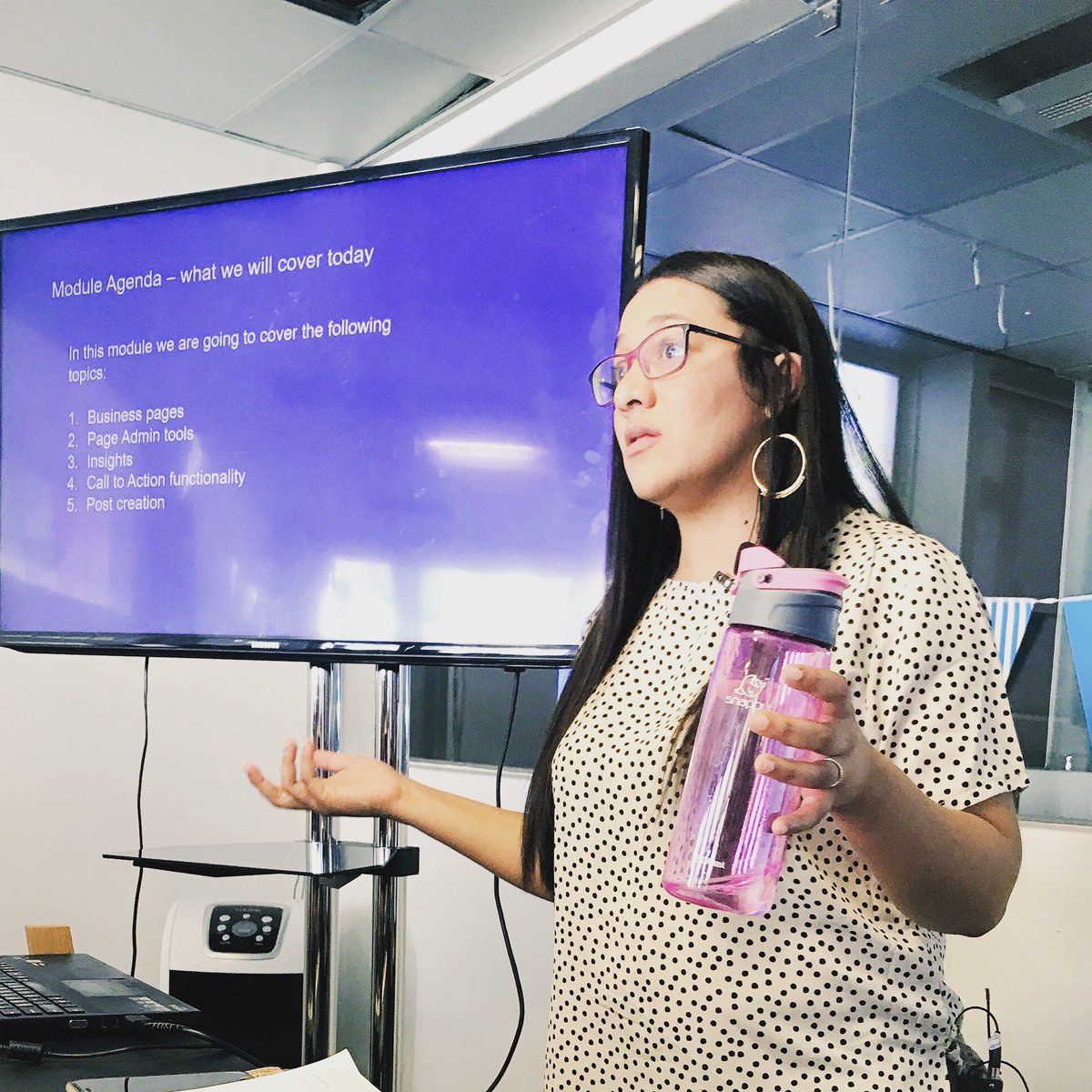 JaggedDaisy's tweet photo. Is Facebook likes important? Yes, but not as business objective. I’ll add - a like is great when converted into a sale! #YocoWorkshop @DigifyAfrica @Yoco_ZA https://t.co/rrRW4XV6rI