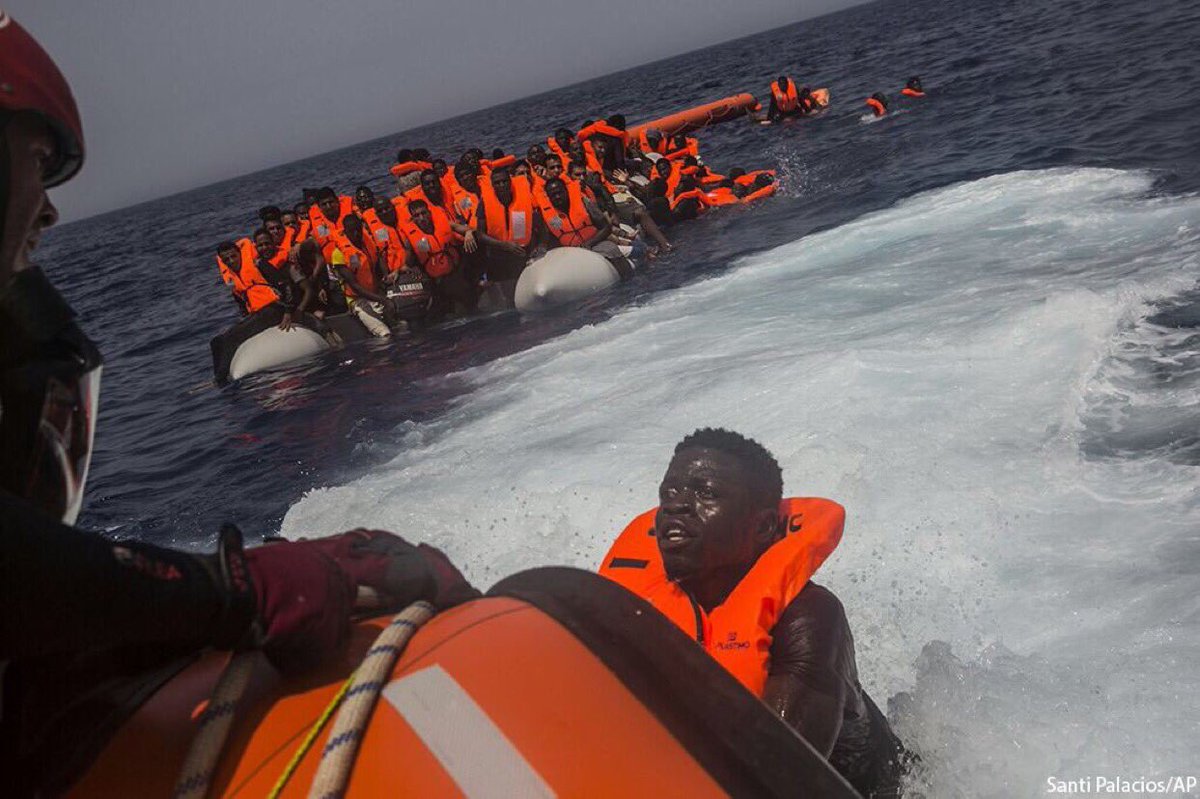 Más de 200 ahogados en 10 días del 2018. Los tiran al mar en cualquier condición. ¿Cuantas “cumbres” hacen falta para acabar con este holocausto? ¿Quién acompañará a los torturadores libios a la Haya?¿Tusk,Juncker o Mogherini?