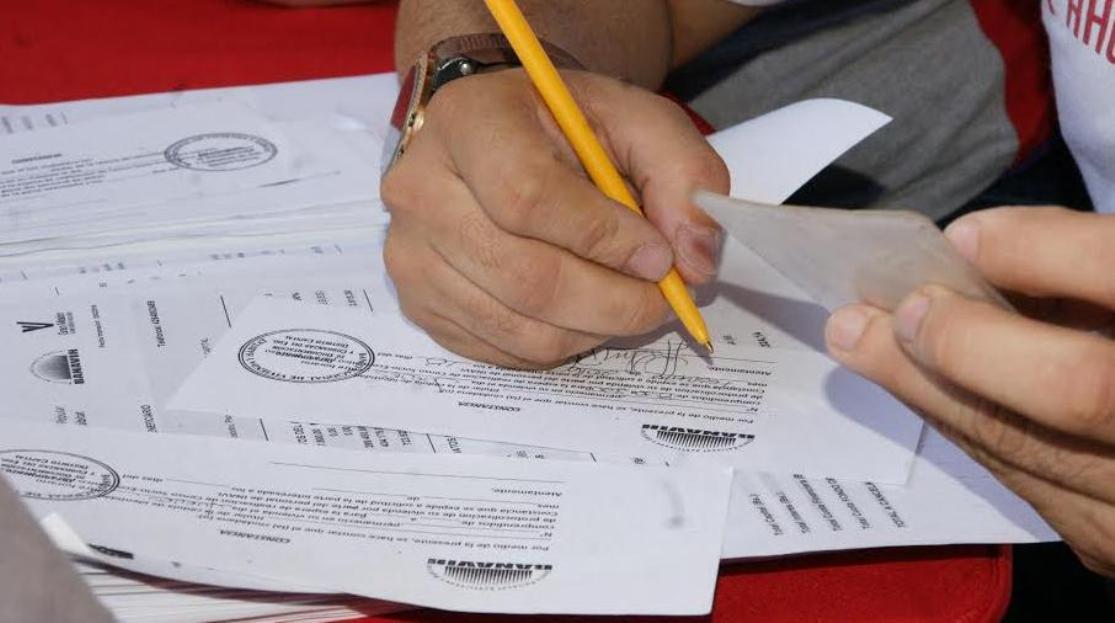 Minhvi_Oficial's tweet photo. Más de 949.000 familias han sido beneficiadas por @INTUOficial https://t.co/W4SUbNflj0 #LeyDeInversiónParaLaSoberanía @IMVillarroel https://t.co/9Bskpiwhiu