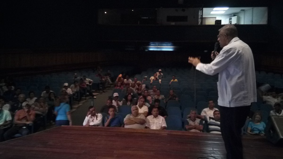 funsoucla's tweet photo. Asamblea extraordinaria de @funsoucla por el secuestro de los recursos financieros para 2018 #10Ene @soucla90 @UCLAve @cappoucla https://t.co/ovkkt8eaIF