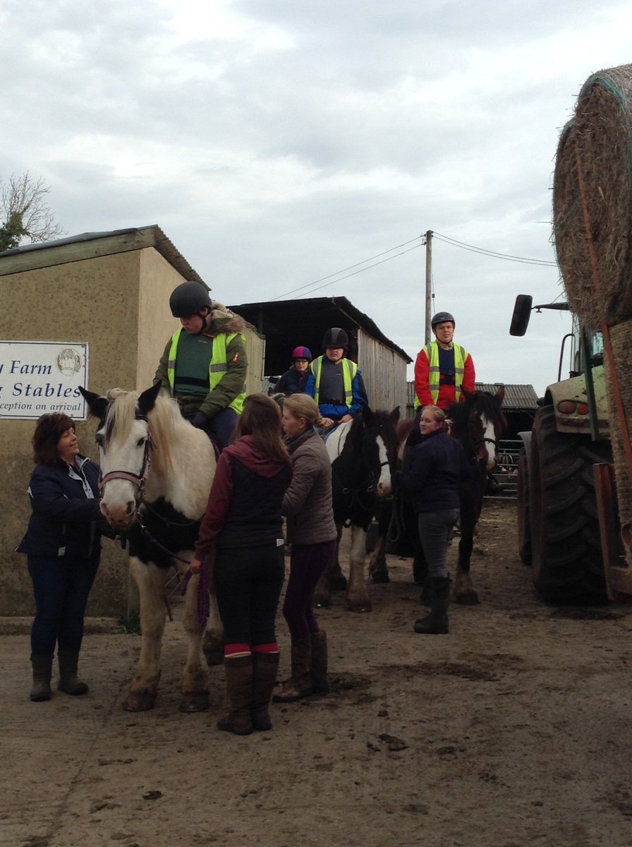 Way_Out_There's tweet photo. Class 5EJ are going horse riding at Wellow @FosseWaySchool
#welovehorses https://t.co/JbFx7PYQ9x