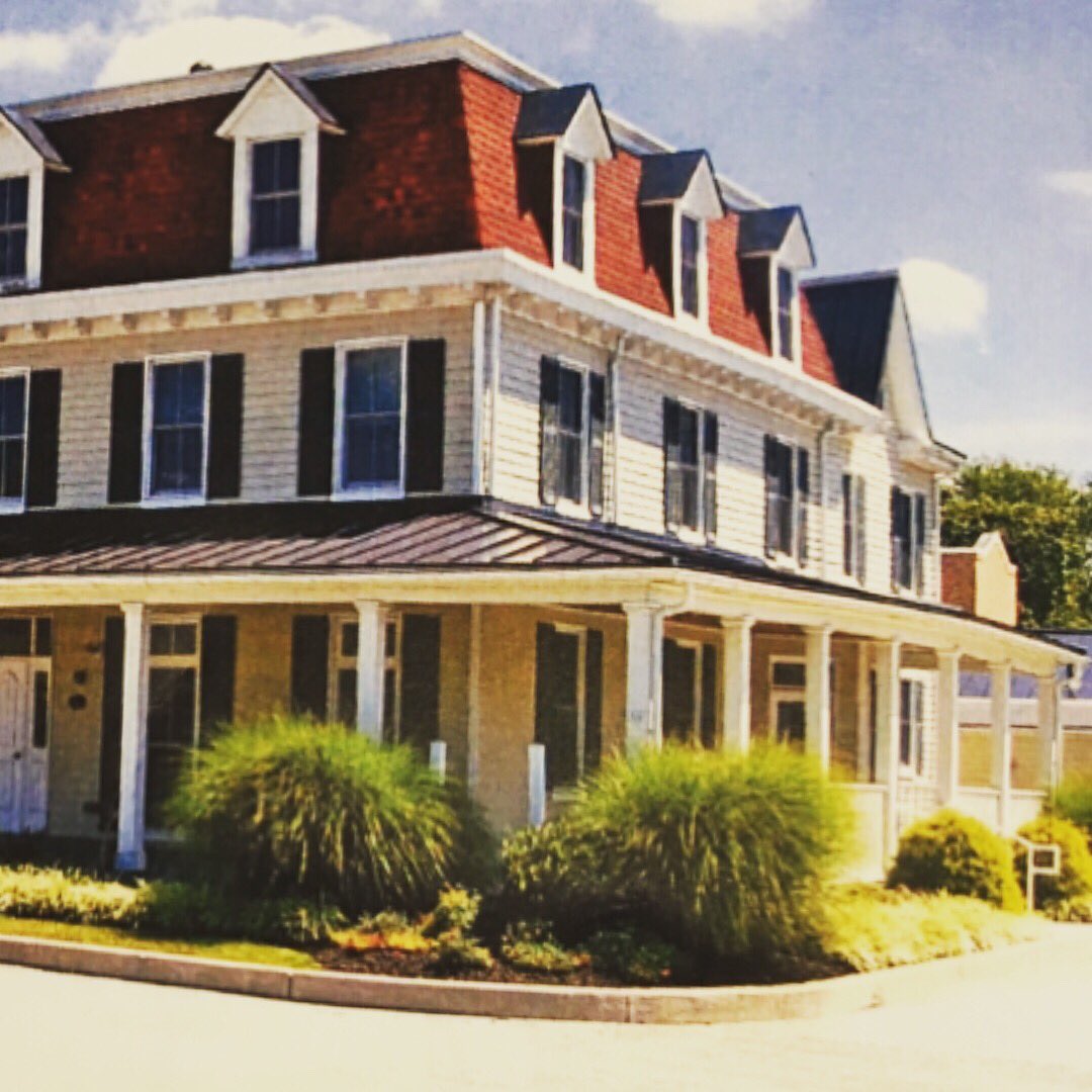 slushofglyndon's tweet photo. The RENOVATIONS for Sunset Slush of Glyndon have begun!! We are very excited and will keep you posted during the transformation process! #ilovesunsetslush #sunsetslushofglyndon #renovations #2018 #sunsetslush #excited https://t.co/3dt1AetfDv