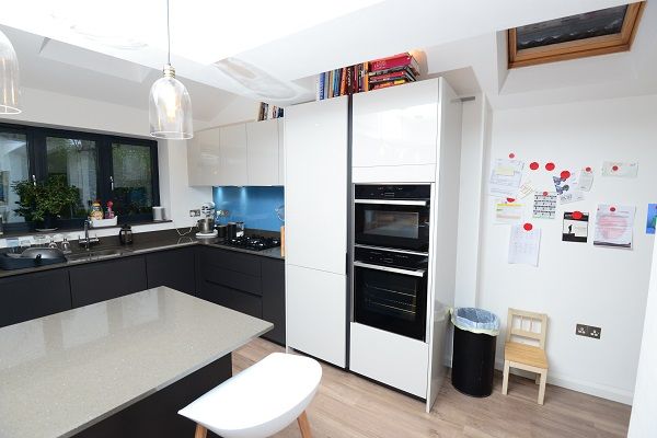 "Because it’s so much stronger than normal plasterboard, we weren’t limited by how much the walls could support so we didn’t have to make sacrifices." Read more about this homeowner's review of our super strong Gyproc Habito plasterboard here: buff.ly/2D2Yeau