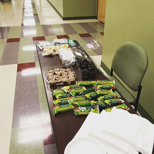 MitchellCC_NC's tweet photo. Mooresville Students: Be sure to come grab a snack outside the Internet cafe from 9:00 am to 11:00 am or until the food runs out! Welcome back to the Spring semester! #MitchellCommunityCollege #BePreparedtToExcel https://t.co/TxcnH9tdKI