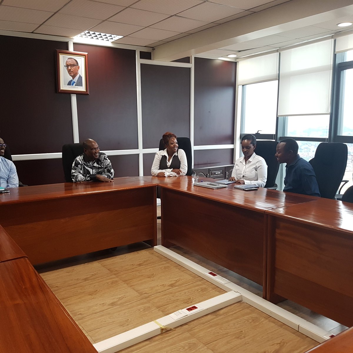 RealSmartAfrica's tweet photo. Dr Hamadoun Touré welcoming on board the Transform Africa 2018 interns! The preparations for #TAS2018 are ongoing and we look forward to seeing you in May!! https://t.co/mrA3EgWfkq