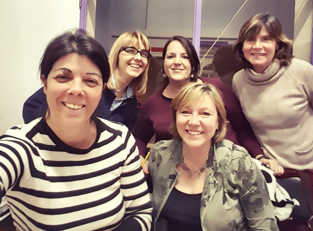 EdcampReus's tweet photo. Reunió d'ahir a la tarda, amb part de l'equip #edcampREUS Preparació pel dissabte 20-1-18 Compartir Aprenentatges https://t.co/KnuhFAON6s