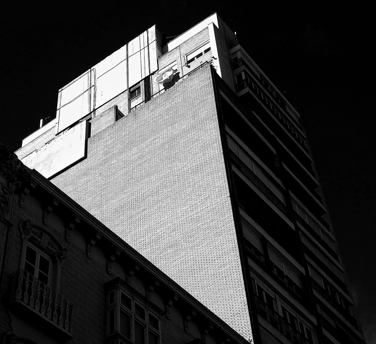 AG_Exposed's tweet photo. #urban slice

#blackandwhitephotography 
#monochromephotography https://t.co/HHLC3r5K0f