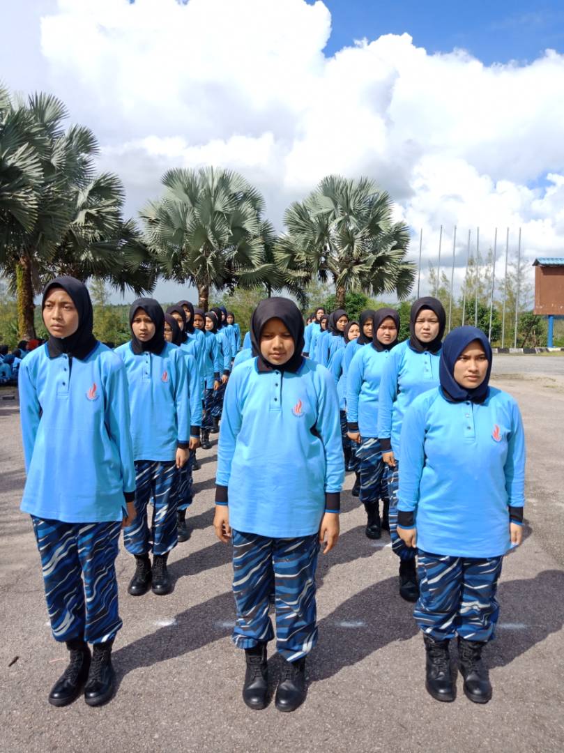 cancunpark's tweet photo. Pembelajaran Kawad kaki merupakan slh 1 latihan asas yg dijalankan bagi membentuk disiplin w dan ww. disamping  membentuk skp patuh kpda  arahan. Ia juga dpt melahirkan skap kepimpinan serta kerja berpasukan.
#PLKN 2.0  
#PLKN2018
#WirawirawatiNegara 
#NadiNegaraku 
#JommasukPLKN https://t.co/CbMWGNDPLV