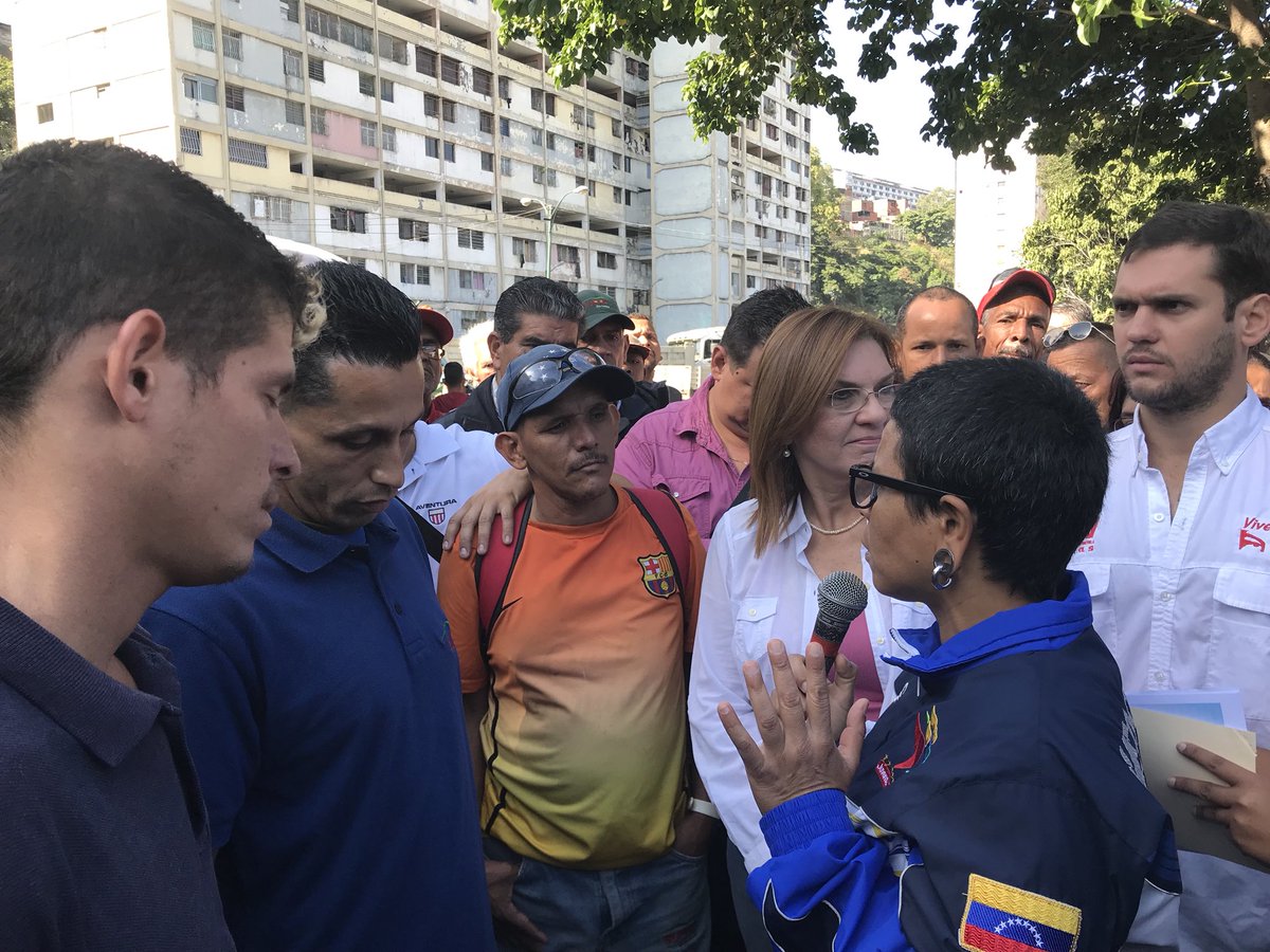 #FelizMiercoles Hoy nos encontramos desde la Pquia 23 de Enero junto a los equipos de trabajo inspeccionando la jornada de recolección de desechos.
Ya hemos recolectado más de 145 mil kilos de desechos. 
Iremos Parroquia x Parroquia con estas jornadas. Vamos con #AmorPorCaracas