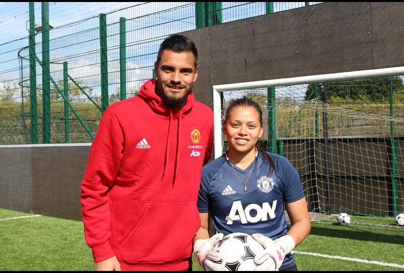 RooKnee56's tweet image. #UnitedAndMe: Romero coaches Paula: Watch the latest #UnitedAndMe film from the Manchester United Foundation. dlvr.it/Q9fPFy #ManUtd #MUFC