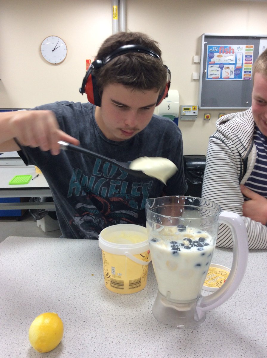 Way_Out_There's tweet photo. 5EJ are making lush smoothies in food tech @FosseWaySchool 
#smoothietime https://t.co/lAOEnPHkD1