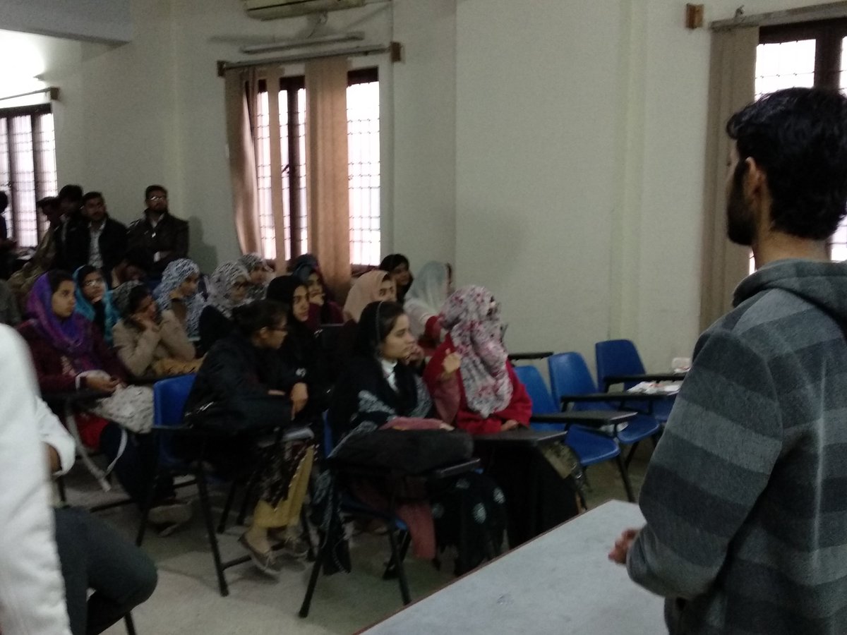 Tahamudassir's tweet photo. Here are some clicks from the first session we delivered on new features of Firefox Quantum. We covered many new products and versions of Firefox.
#MozClubUE 
#FirefoxQuantum
#NewFirefox 
#MozPk https://t.co/U5nuB7K6da