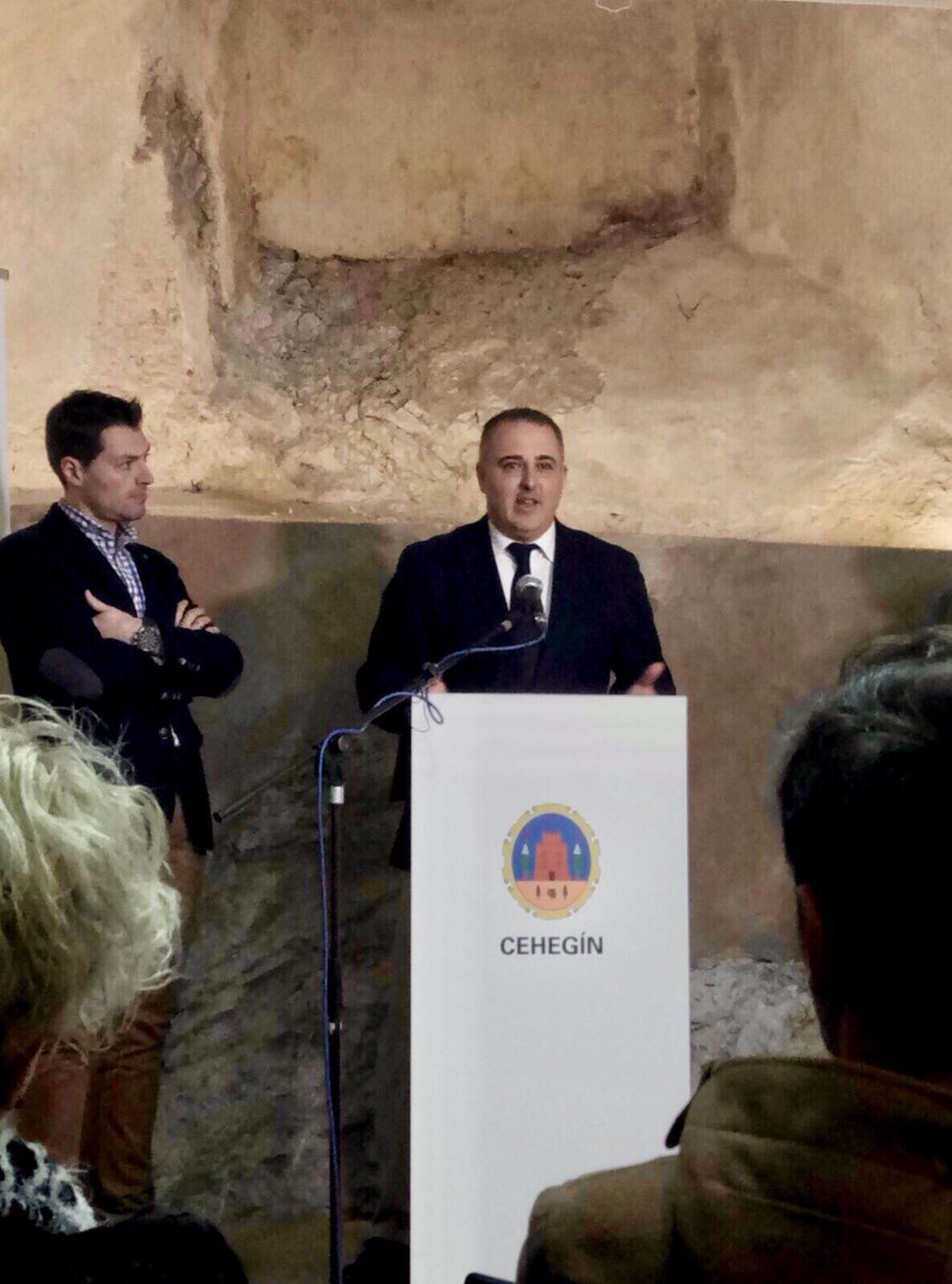 PacoAbrilR's tweet photo. Innovar y adaptarse a los nuevos tiempos en el pequeño comercio es fundamental. Hoy hemos entregado diplomas a los 27 comercios de Cehegín que han participado en las acciones ‘cliente misterioso’ y ‘diagnóstico en el punto de venta’. Enhorabuena a todos! https://t.co/5REI4GnTHE