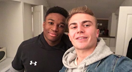 rugbygeneration's tweet photo. #RACASM Une affaire se finie bien... Le jeune espoir Clermontois @samezeala de retour en terre Auvergnate avec son compère @dodolavernhe... On souhaite revoir vite ces jeunes espoirs sur les terrains du Top14 sans "accidents" Merci aux instances de l'FFR de revoir vite les règles https://t.co/IESeKWGMdu