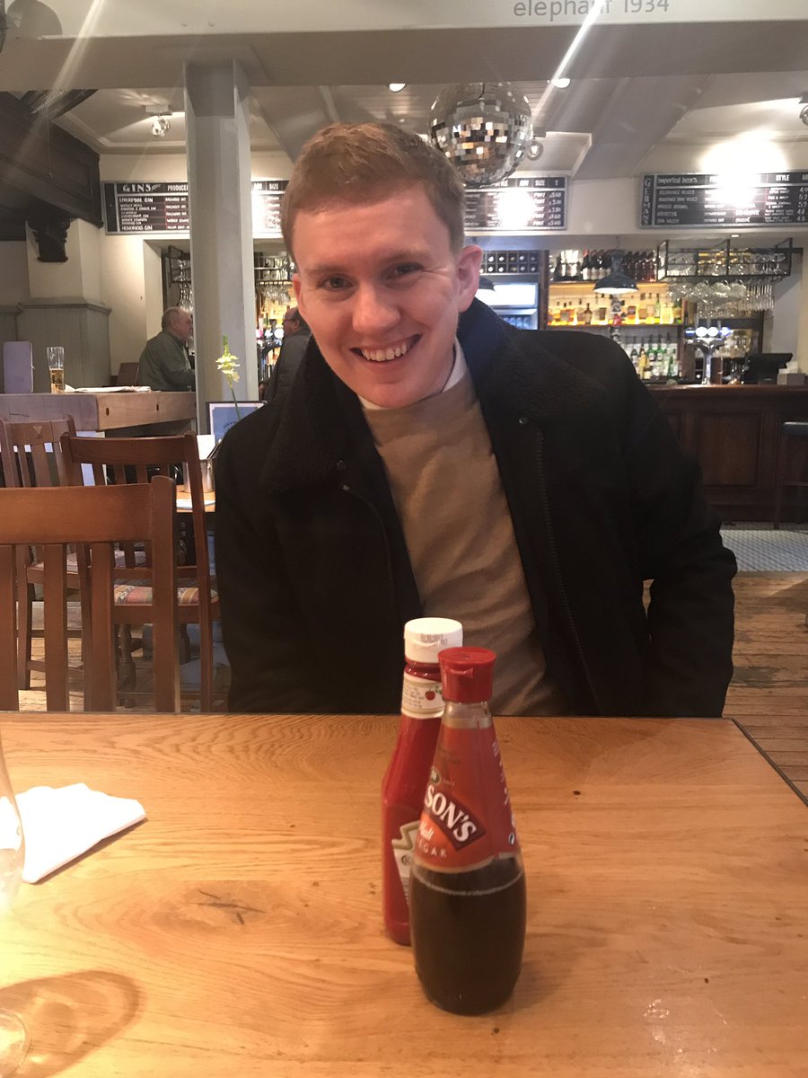 chrisbrowny10's tweet photo. GREAT mentor lunch with this legend @itsryanwallace @pflanagan92 @kierancregan #movewithbrown https://t.co/h1mktYhxz8