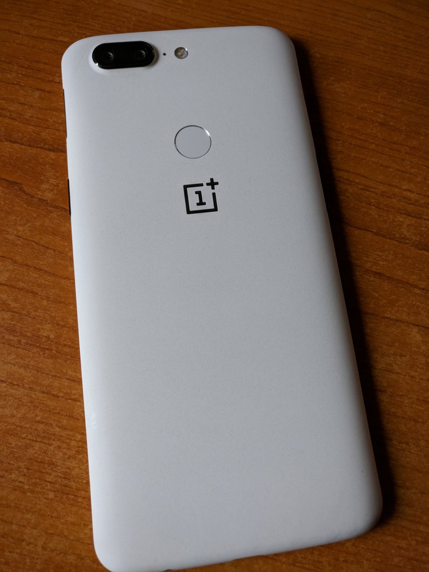 TehnoGuy's tweet photo. I want to thank everyone @oneplus for the giveaway. 😘 This phone is truly incredible 😏 @getpeid @petelau2007 https://t.co/52zfMbfva8