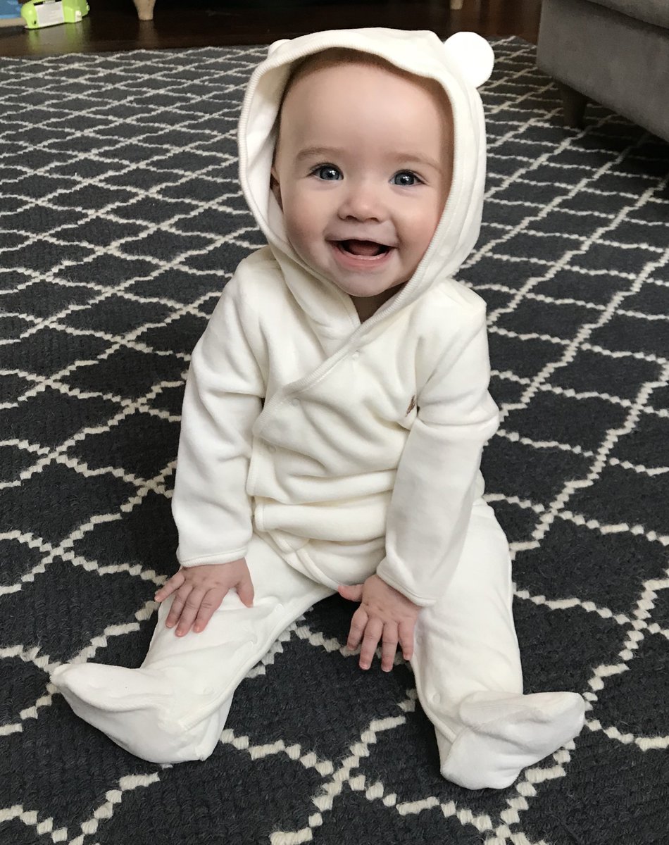 Chrissy_chat's tweet photo. @GapKidsUK does this come on adult size? Just sooooo cute #GapLove #mygirl https://t.co/rT6JzwwMhs