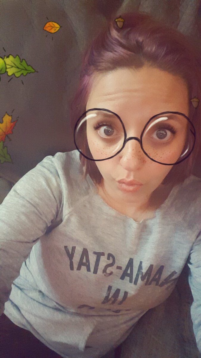 1990_Lynn's tweet photo. I wonder if I should get glasses like this next time I go into the eye doctor??? https://t.co/CPlsHUpOXV