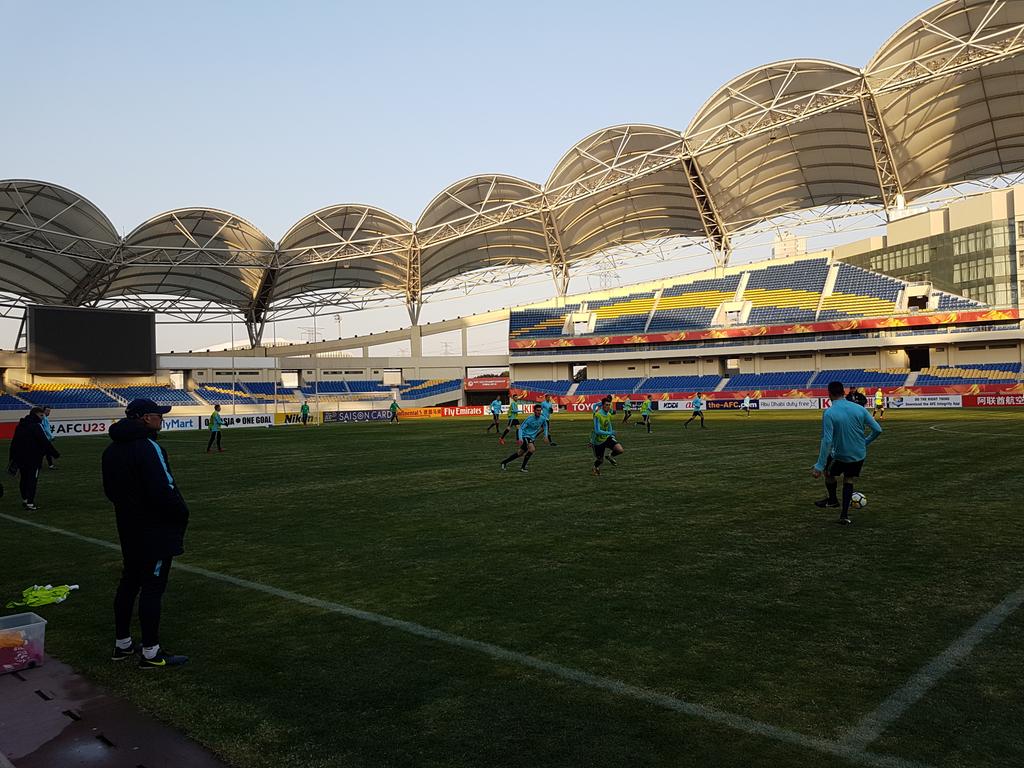 NewcSportsMed's tweet photo. All the hard work and preparation is done. We're ready to go. Last training before the tournament starts. Australia 🇦🇺 vs Syria 🇸🇾 @ Asian Cup #AFCU23 AUSSIE AUSSIE AUSSIE https://t.co/lRASUrPeop