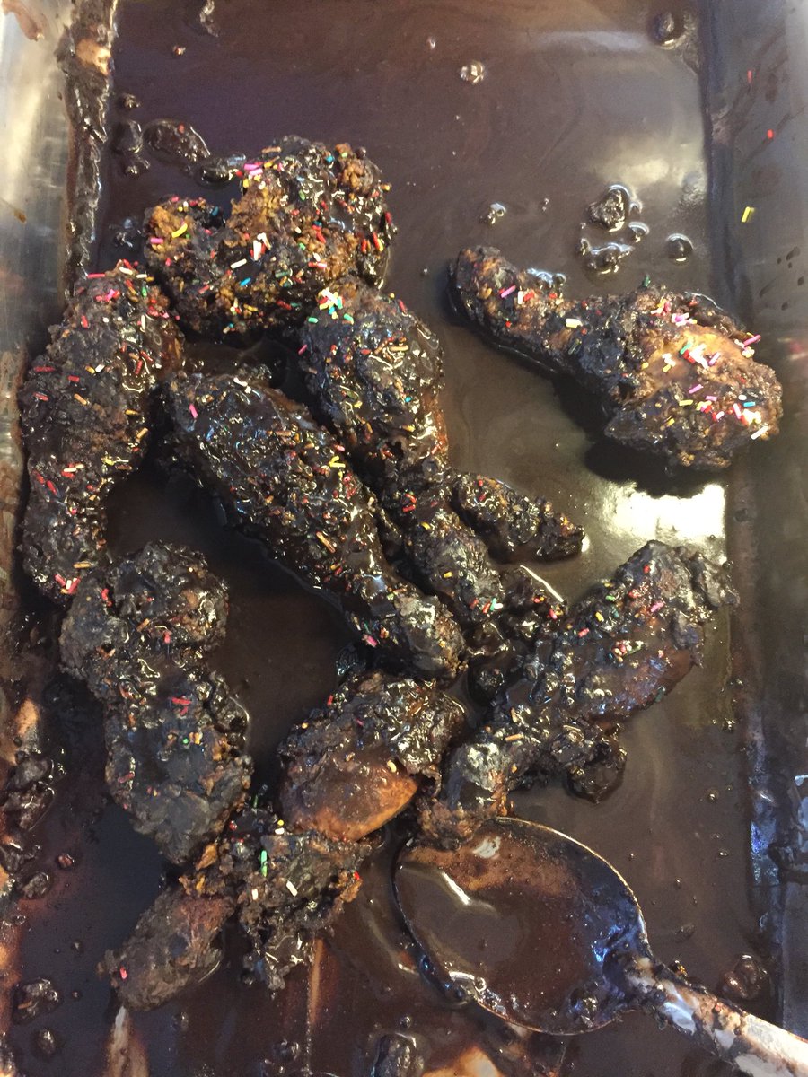 Bakk___'s tweet photo. Hutak dia ayam masak chocolate 🤢 https://t.co/aPXzpuKA1w