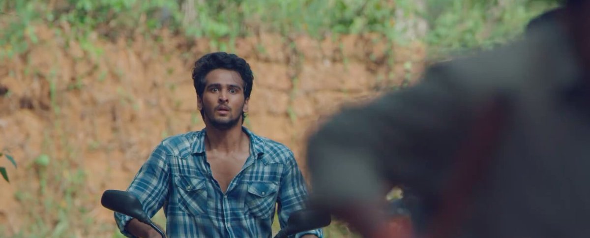 Akhilsocialism's tweet image. നീ ഒരു കാര്യം ചെയ്യ് എന്റെ വീട്ടിൽ വന്നിട്ട് എന്നെ കല്യാണം കഴിച്ചുതരോന്ന്‌ ചോദിക്ക്..?

അതിനു ജീവൻ ഉണ്ടെങ്കിൽ അല്ലെ കല്യാണം കഴിക്കാൻ പറ്റുള്ളൂ..!!

&quot;കണ്ണൂരിലെ ചോര ചീന്തുന്ന രാഷ്ട്രീയ പാർട്ടികളുടെ ഇടയിൽ നിന്നും മൊട്ടിട്ട ഒരു പ്രണയകഥ&quot;
#Eeda