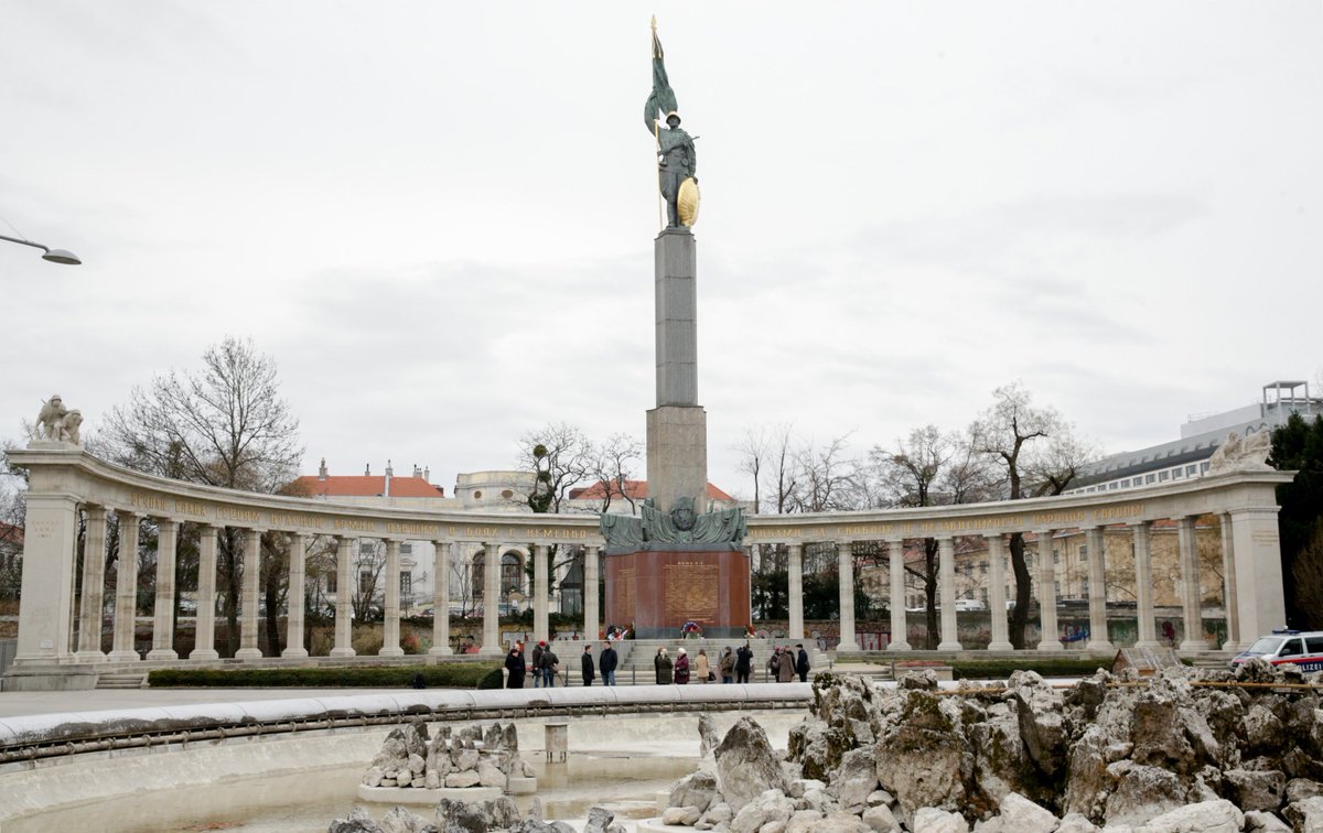 Памятник солдату в вене Памятник солдату в вене