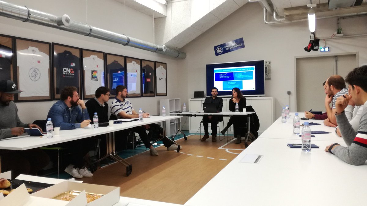 ataxenFR's tweet photo. "Les métiers de demain" intervention de @Strategie_Gouv au @LeTremplin_ pour les joueurs de rugby avec @ProvaleRugby #sessionparis #reconversion #lifeaftersport https://t.co/nFd5WB9Mex