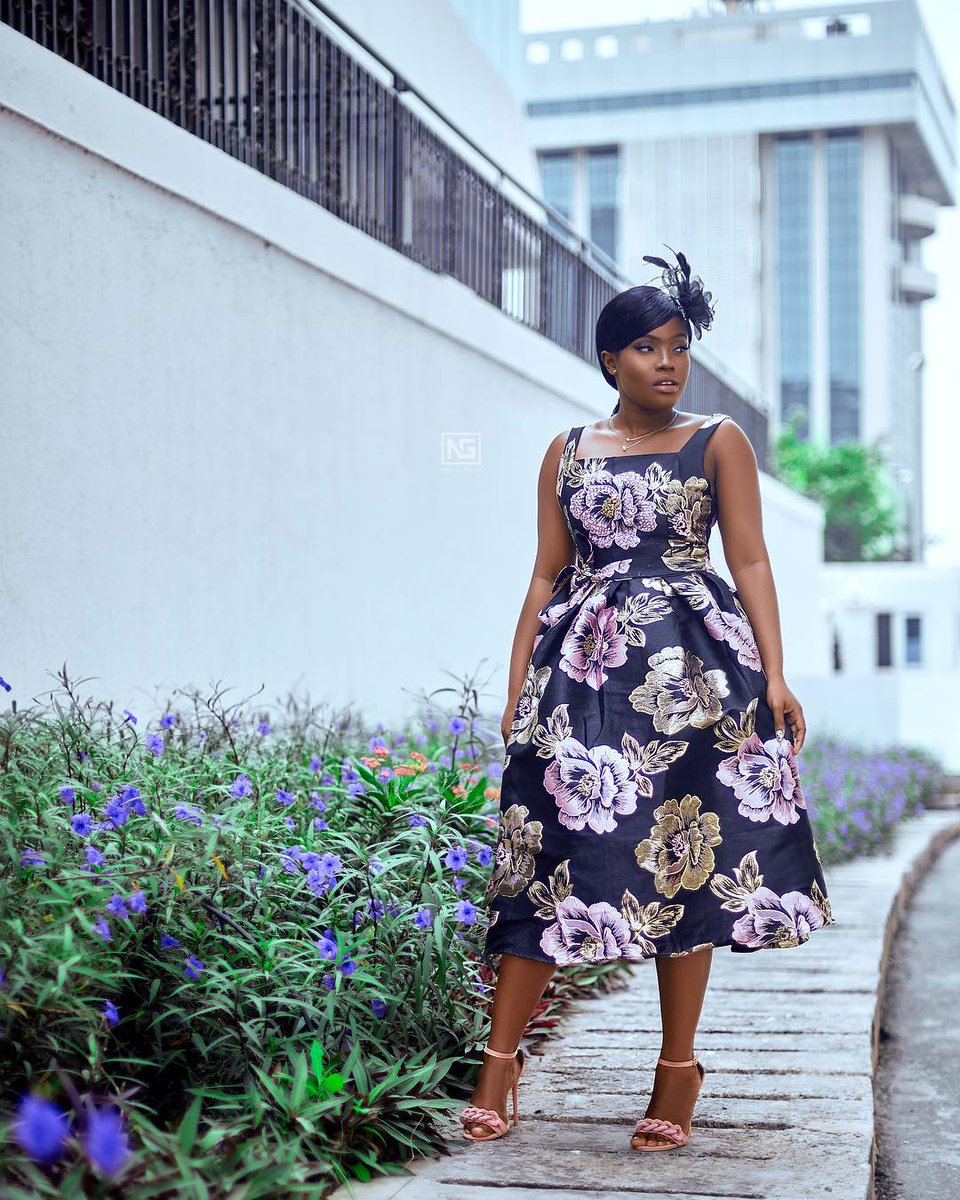 glitzafricafwk's tweet photo. Up and coming Ghanaian actress @AddoMiss looking stunning in her flower patterned dress. #GlitzFashion #GlitzStyle https://t.co/t2kXU08kKN