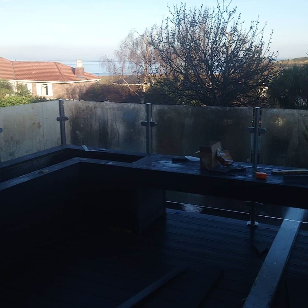 GrowLandscaping's tweet photo. Not the worst view from this #decking #tektimber #ecodecking #landscaping #landscapedesign #glassballustrade #portishead #bristol https://t.co/3tDGF8L7jd https://t.co/PFbb0TkY9m