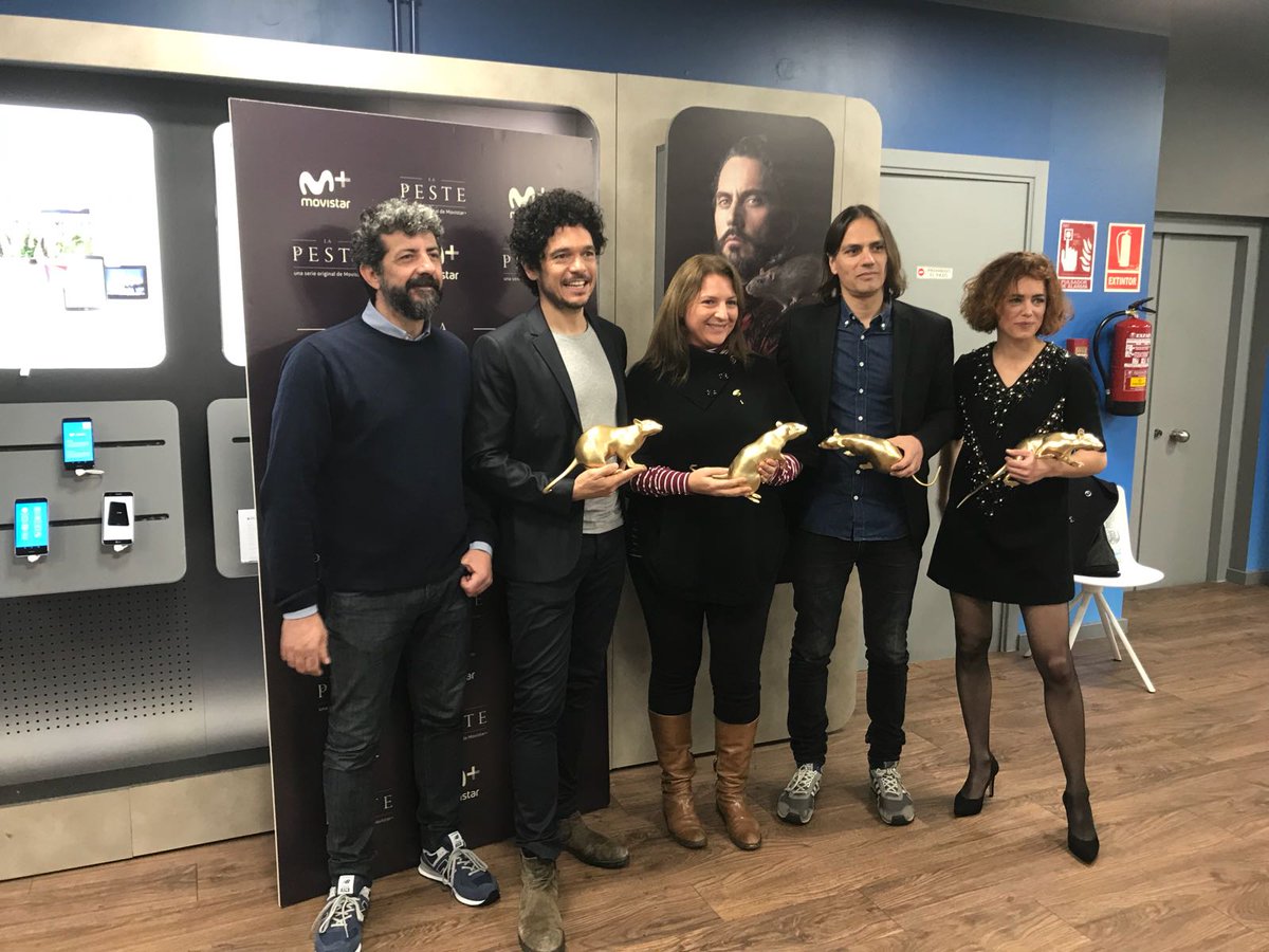 LaPeste's tweet photo. El equipo de #LaPeste 🐀 está en Sevilla, donde se han reunido con fans de la serie. https://t.co/oy1HP8PP03