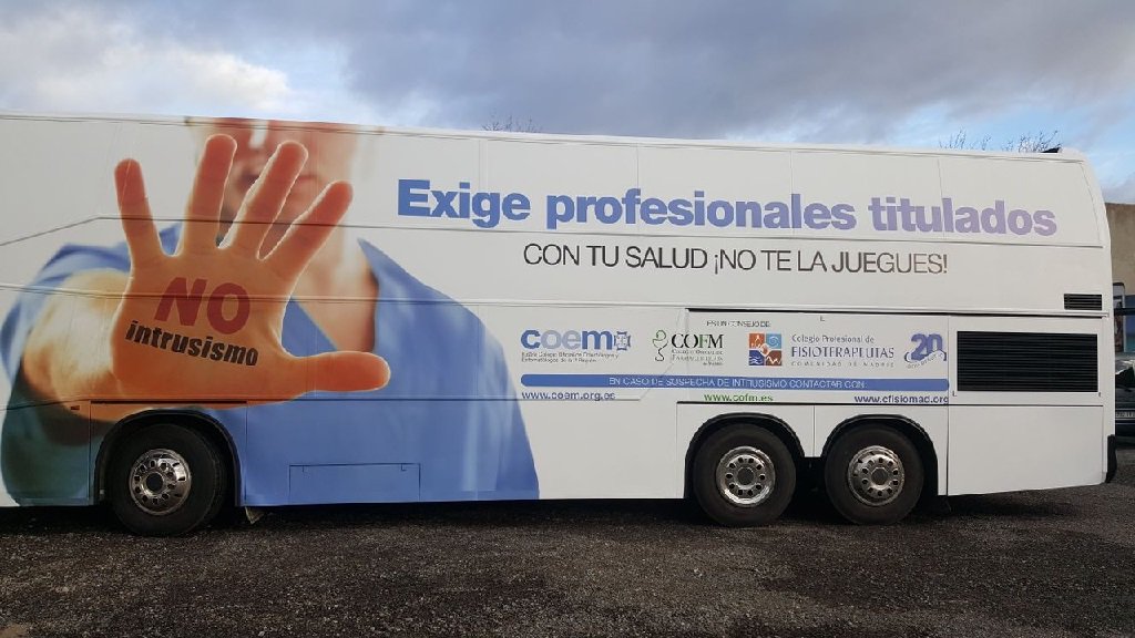 cfisiomad's tweet photo. Juntos somos más fuertes💪. Por ello, @cfisiomad, @dentistasCOEM y @COFMadrid lanzamos esta campaña contra el #intrusismo profesional: https://t.co/QrpvUgPk9e https://t.co/Tp3xodTlwJ