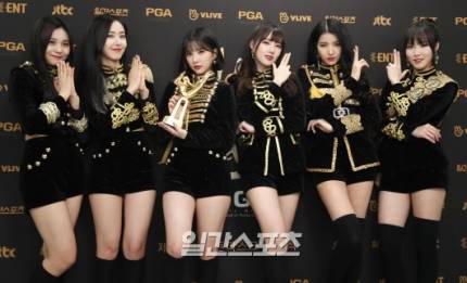 GFSquad__com's tweet photo. [PRESS] 180110 - #GFRIEND's Backstage Interview at 2018 32nd Golden Disc Awards!
More images here: https://t.co/4nYk6XGz0d
#여자친구 #2018GDA https://t.co/hruL9M0oPQ