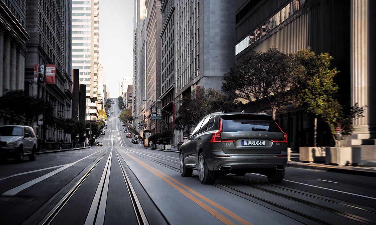 volvocars's tweet photo. The #XC60 is 2017's best overall performer in safety according to @EuroNCAP testing. Another step towards our vision that by 2020 no one should be killed or seriously injured in a new Volvo Car. https://t.co/DeoVJf7AQE https://t.co/bcKuCu5aVG
