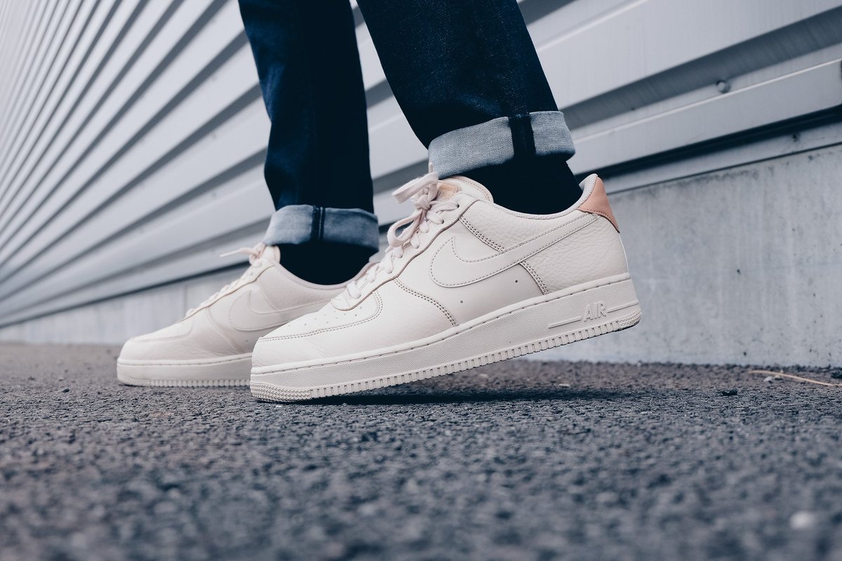 TonyAsh_'s tweet image. New blogpost #OOTD | NIKE AIR FORCE 1 OATMEAL #af1 #nike #hypebeast
goo.gl/bkUUzu