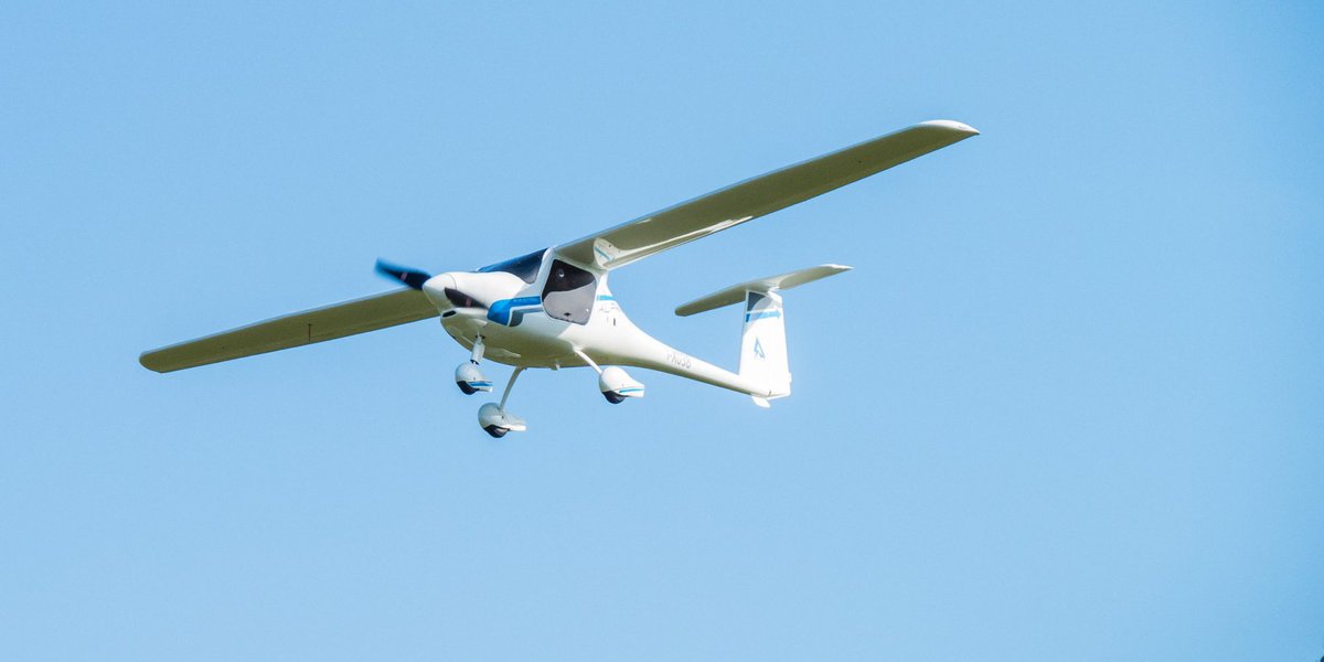 ElectrekCo's tweet photo. A new battery-electric airplane goes into production as popularity grows with flight schools https://t.co/daUfNxxZrO https://t.co/KtZi32uqUv