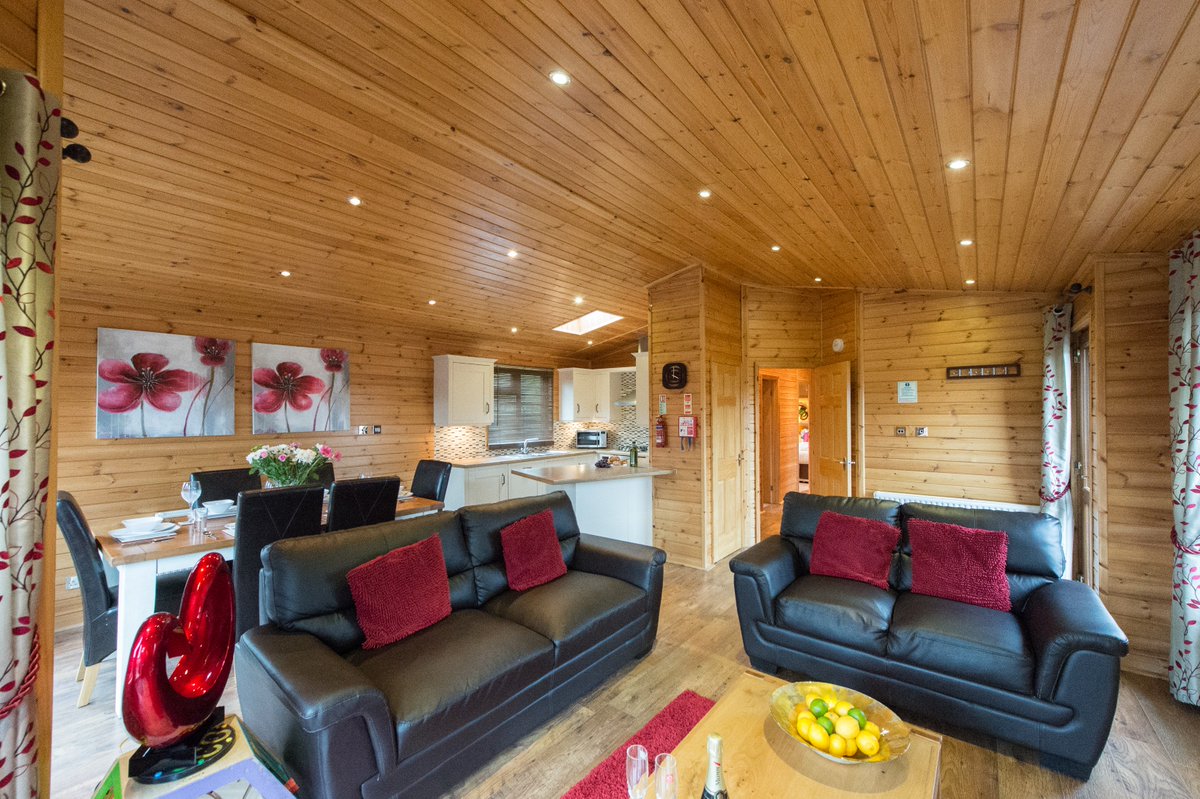 PoolsAshlea's tweet photo. #ValentinesDay2018  #twonightbreaks #availablenow #pamperhampers #lodgebreaks #hottub #shropshire #romantic #ringtoday #celebrate #makememories https://t.co/sFFJyF0VWr